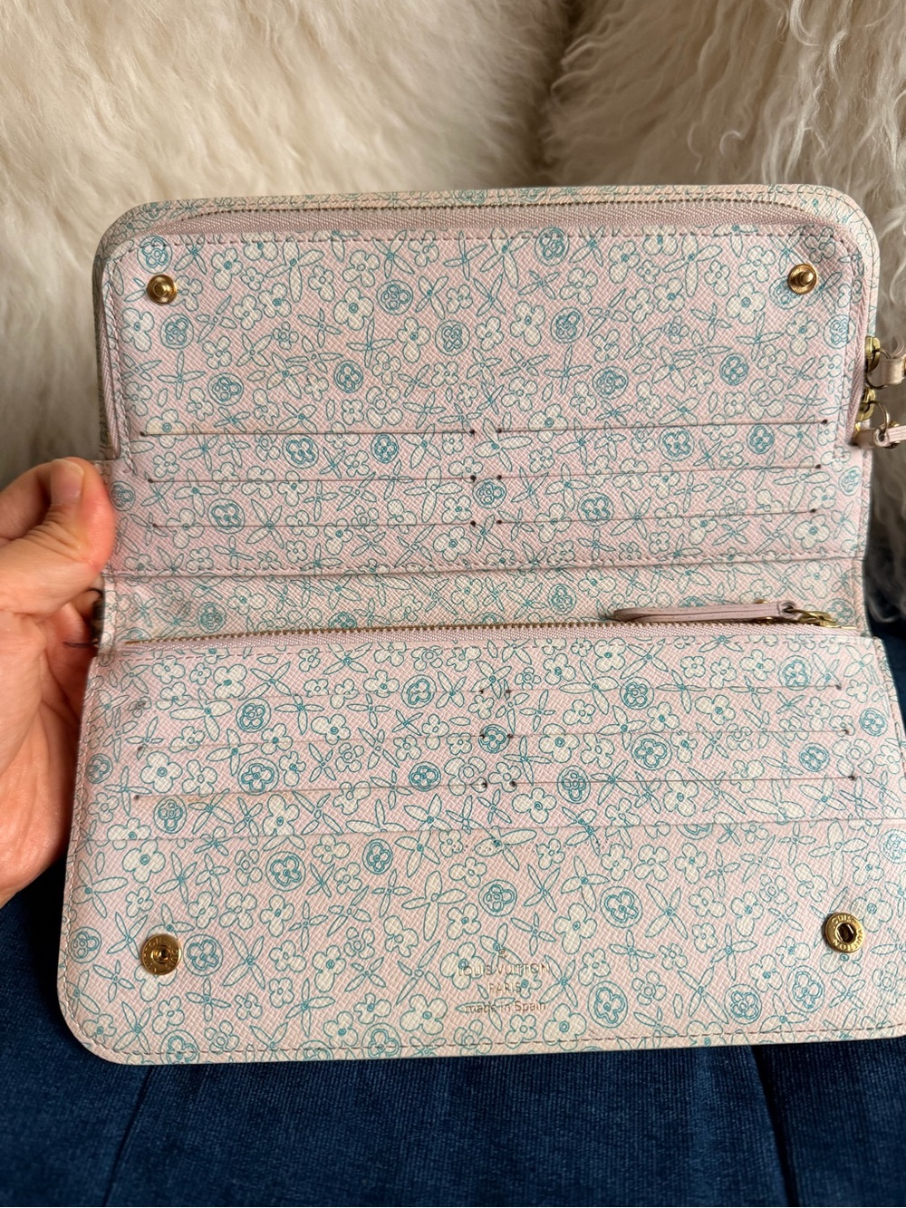 OUIS VUITTON
Monogram Canvas Fleuri Insolite Wallet - Picture 4 of 9